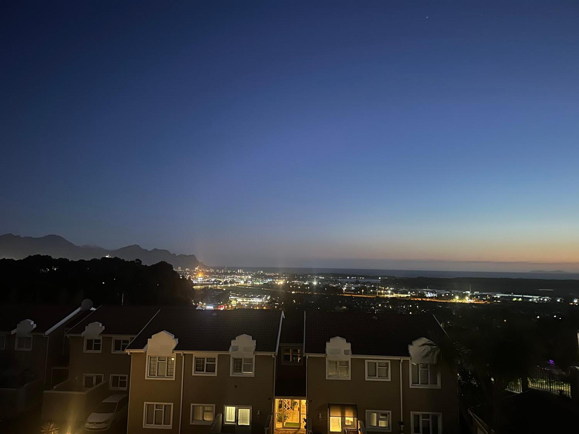 Prime Spot - Somerset West Apartment