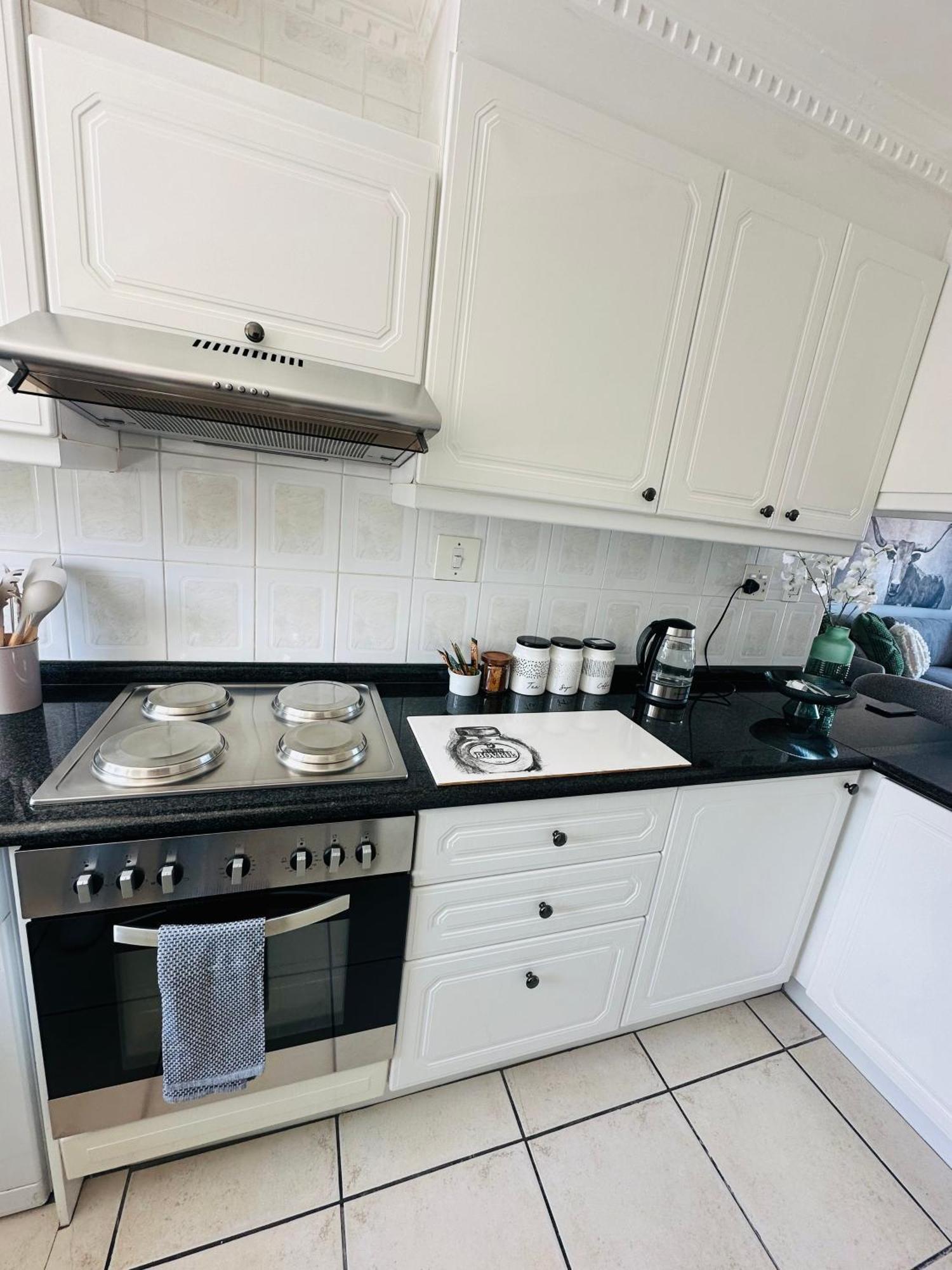 Prime Spot - Somerset West Apartment